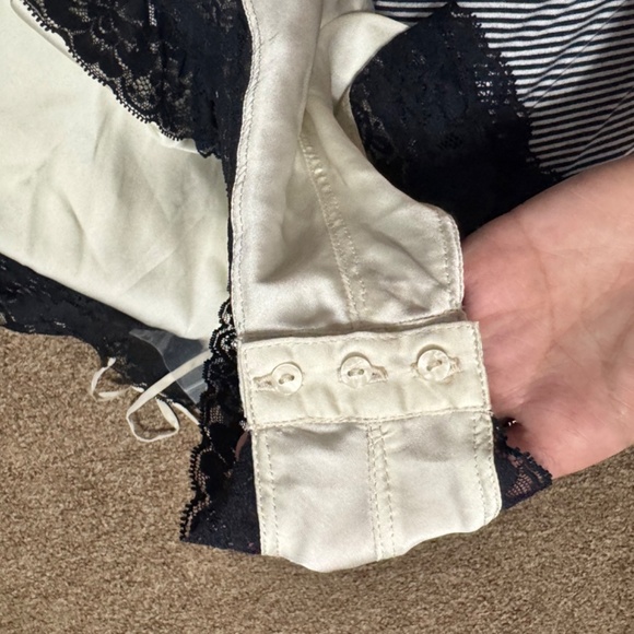 NWOT Free People First Date Lace Romper - CLR : Tofu - SIZE : MEDIUM - Picture 6 of 7